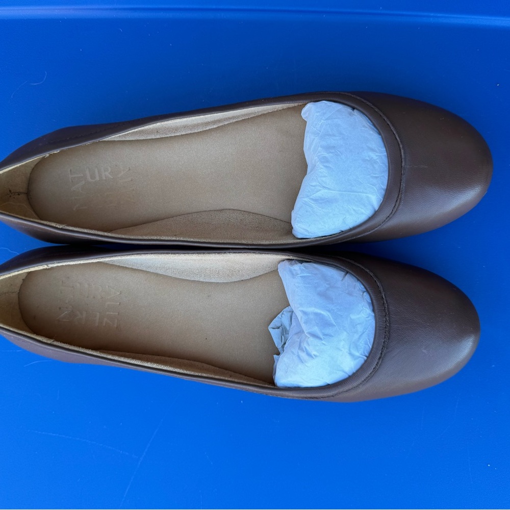 Naturalizer Brittany flats, size 7.5 narrow in brown.  New with tags.